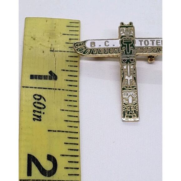 Vintage Canada Totem Lapel Souvenir Pin M Collector Series Brooch Tie Tack - Picture 3 of 4